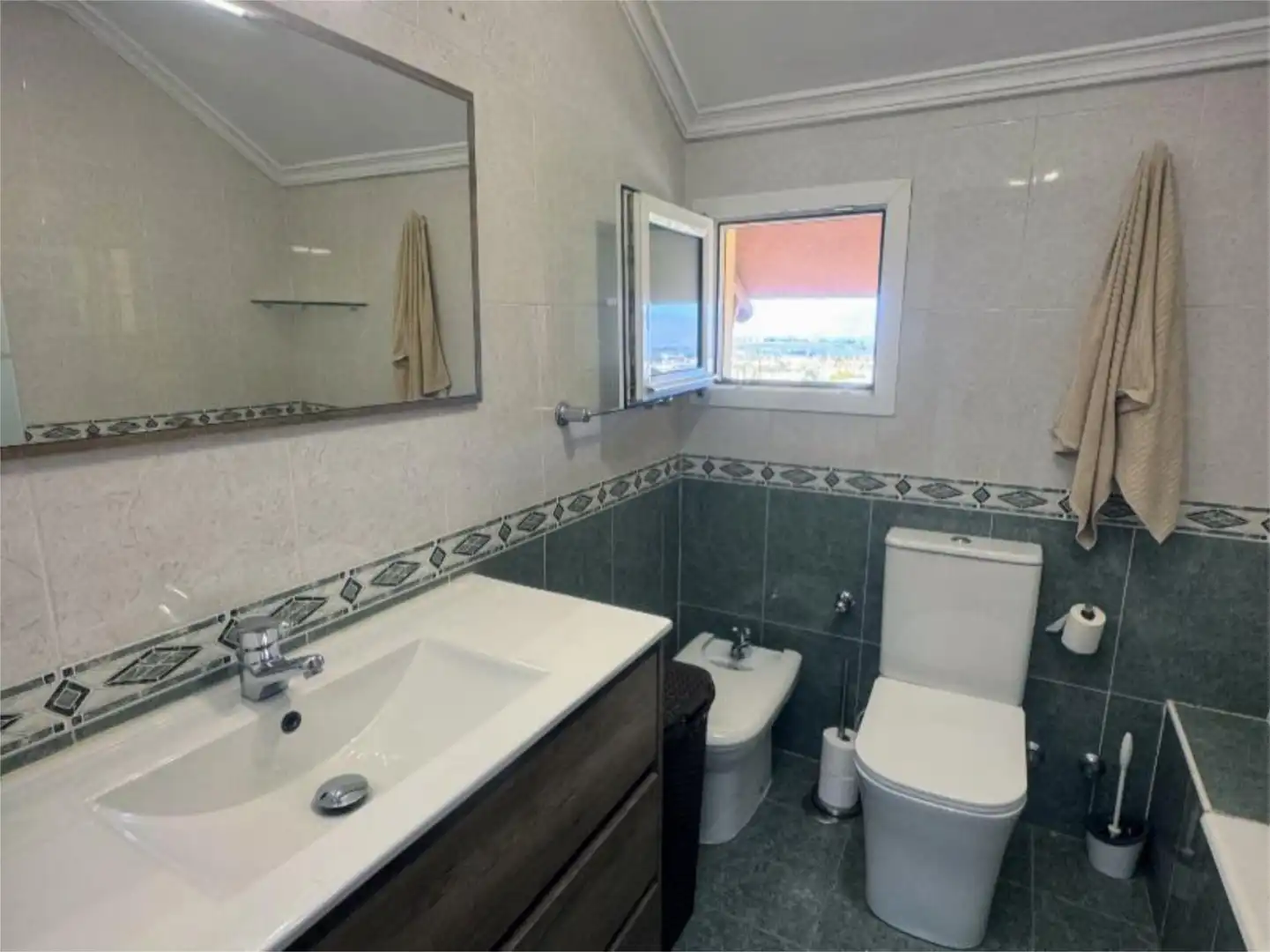 Wohnung zum Verkauf in Calle Andrés Segovia, 6, Capellanía - Retamar Badezimmer von Wohnung zum Verkauf in Alhaurín de la Torre mit Klimaanlage, Heizung und Privatgarten