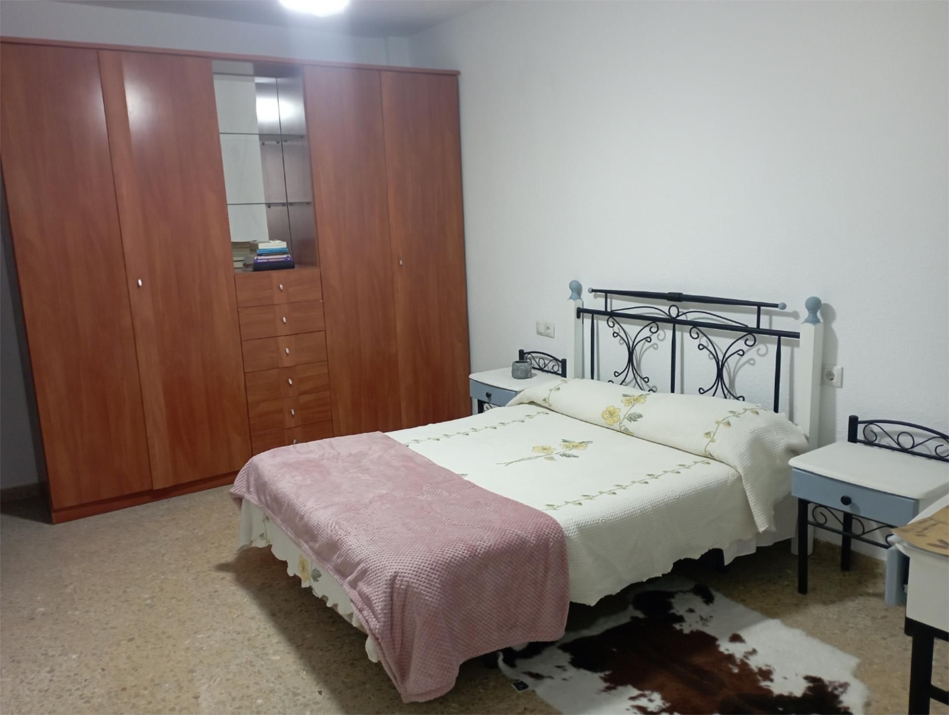 Bedroom of Flat to share in Alzira  with Furnished, Oven and Washing machine
