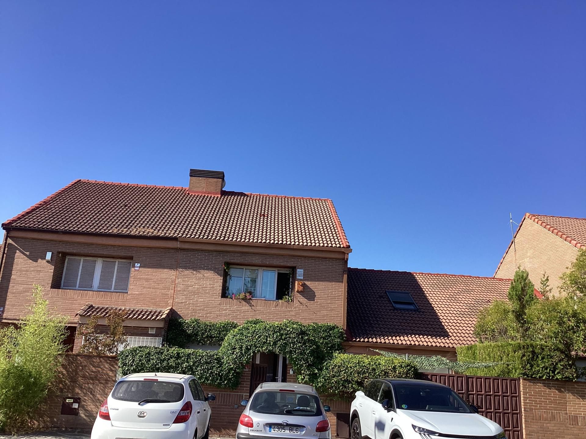 Exterior view of Single-family semi-detached for sale in Las Rozas de Madrid  with Air Conditioner, Heating and Private garden