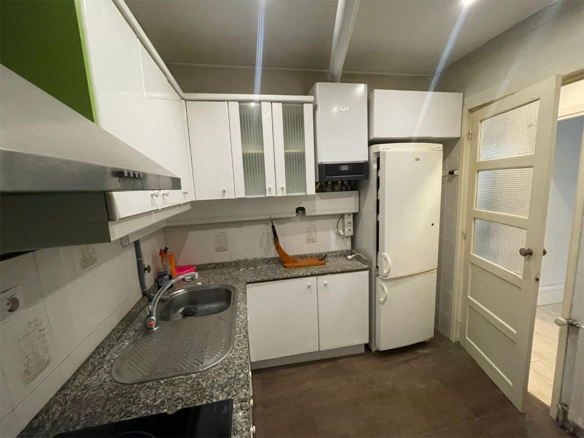 Cocina de Piso de alquiler en Lugo Capital con Calefacción y Amueblado