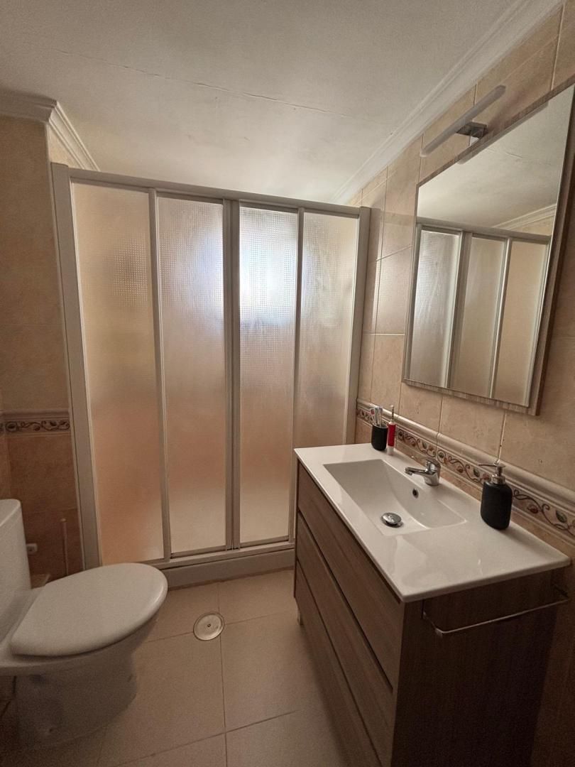 Baño de Piso de alquiler en  Sevilla Capital con Aire acondicionado, Calefacción y Terraza