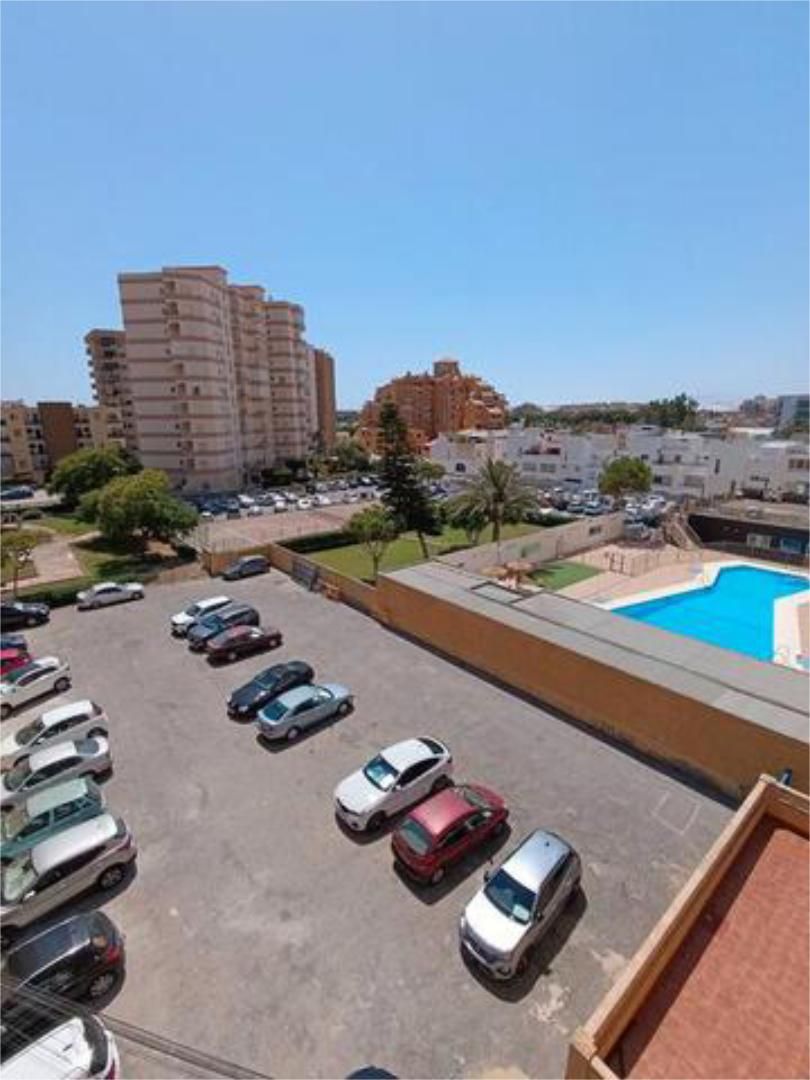 Parking de Apartamento de alquiler en Roquetas de Mar con Calefacción, Jardín privado y Terraza