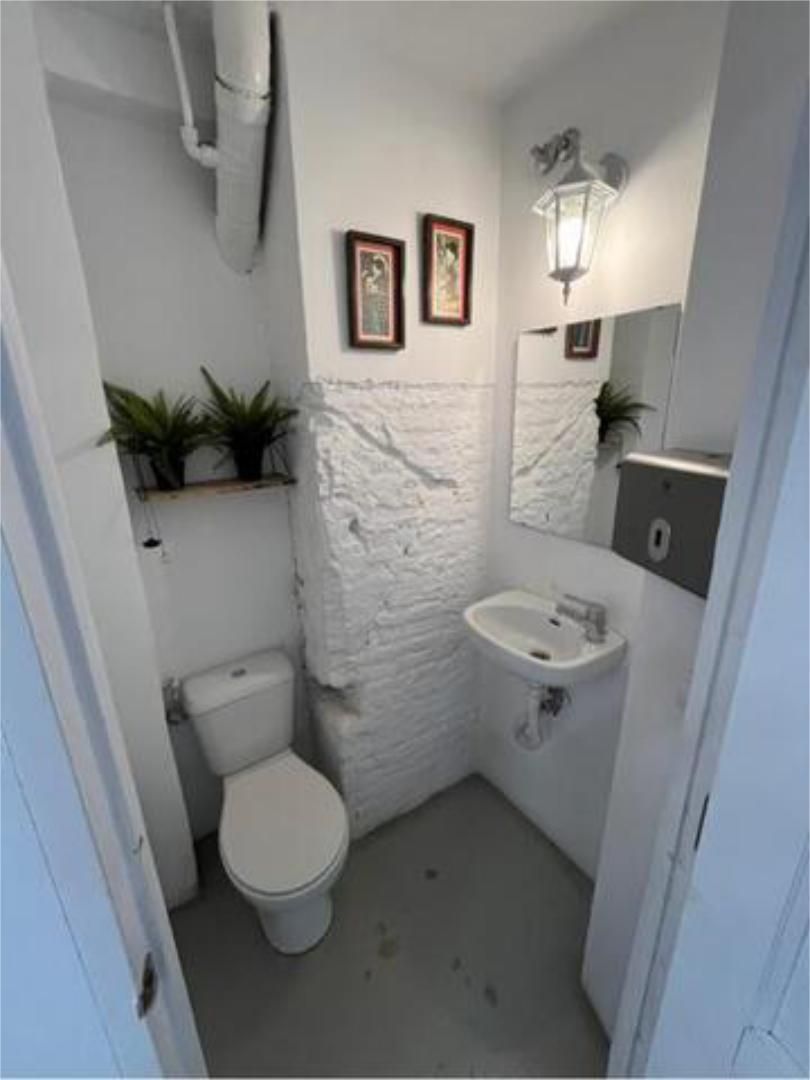 Bathroom of Office to rent in  Valencia Capital  with Air Conditioner