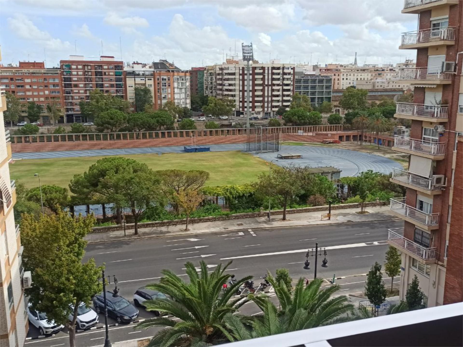 Vista exterior de Piso de alquiler en  Valencia Capital con Aire acondicionado, Calefacción y Amueblado
