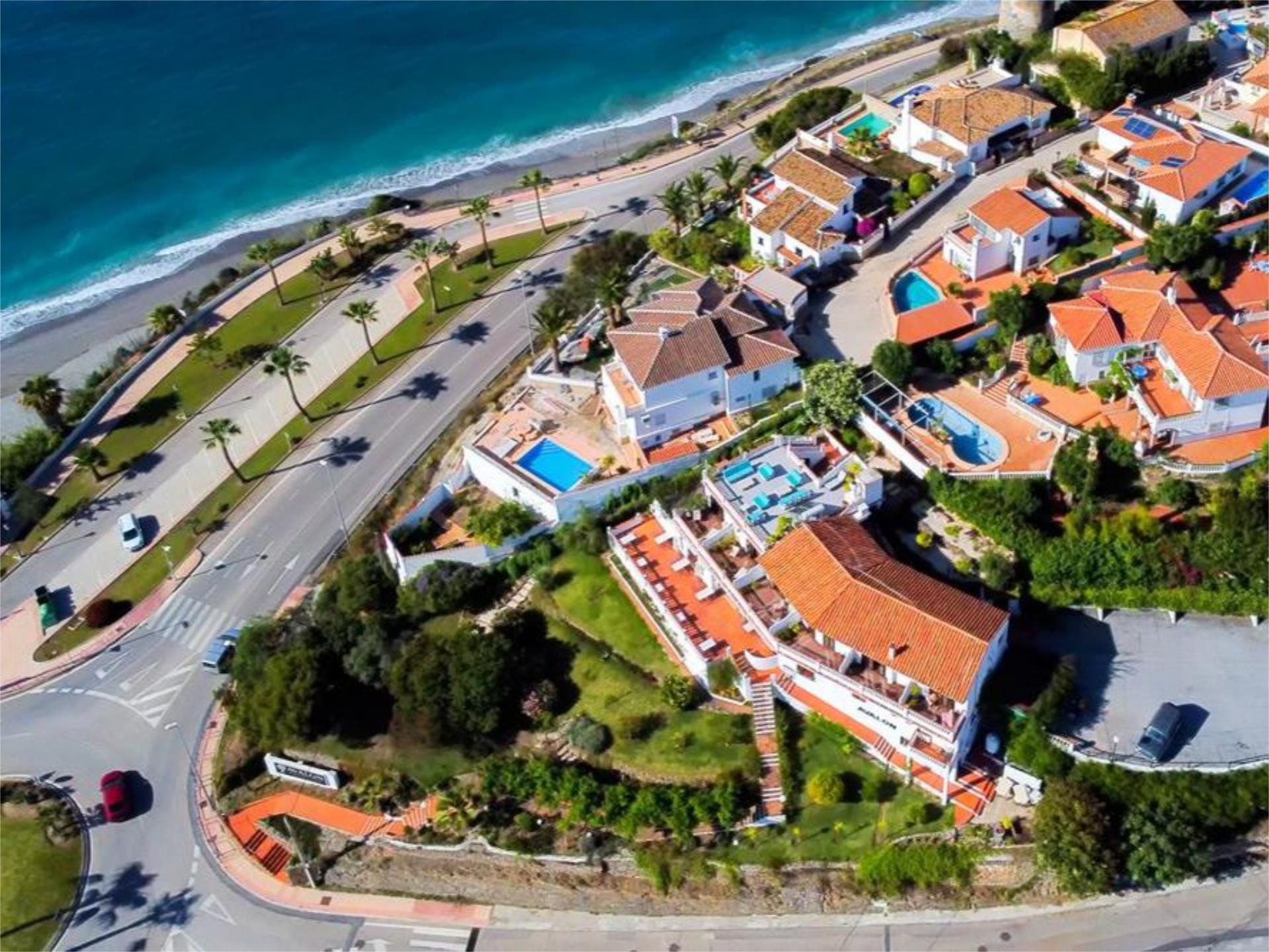 Vista exterior de Local en venda en Nerja amb Aire condicionat, Calefacció i Parquet