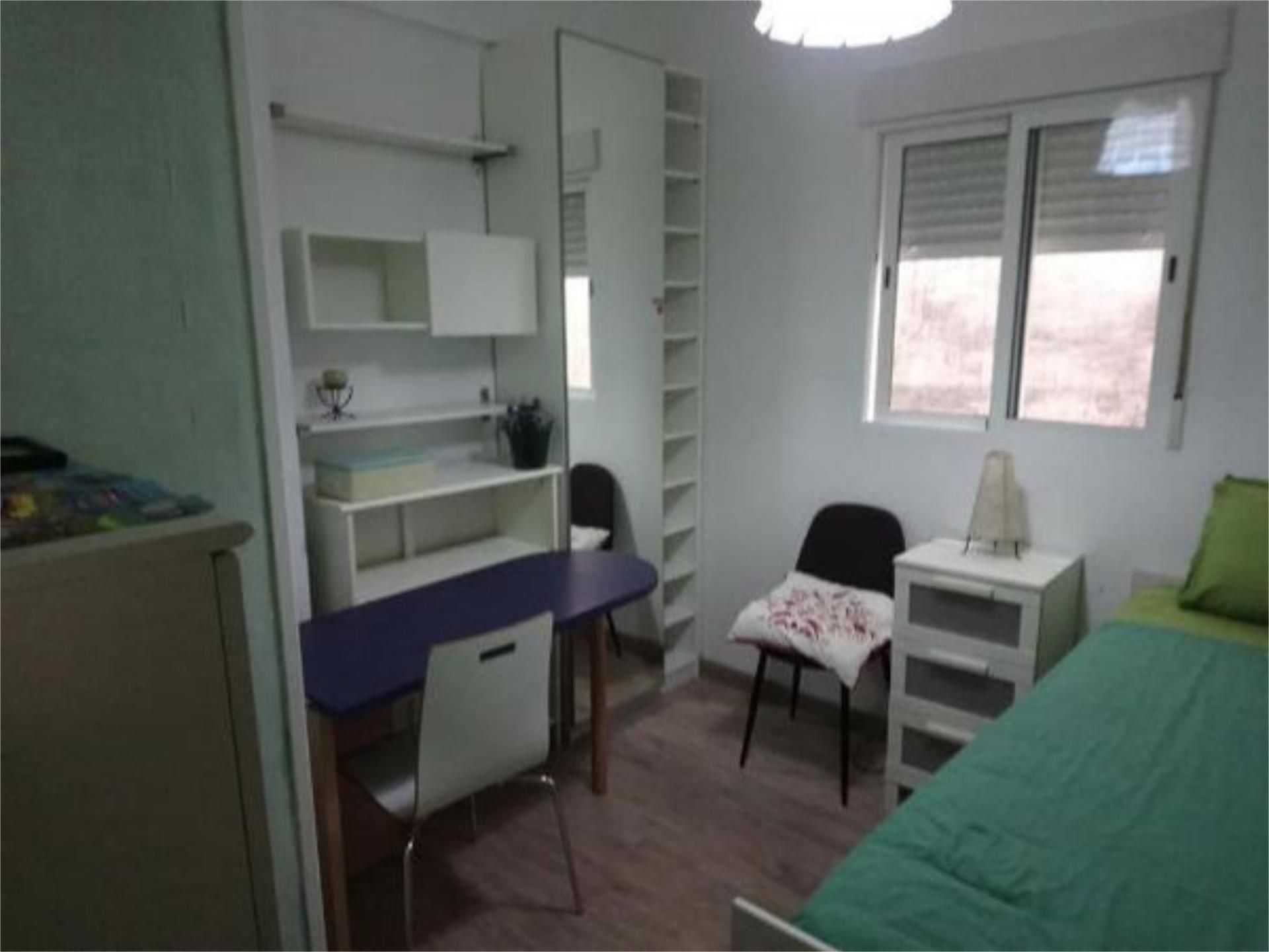 Bedroom of Flat to share in  Tarragona Capital  with Heating, Parquet flooring and Storage room