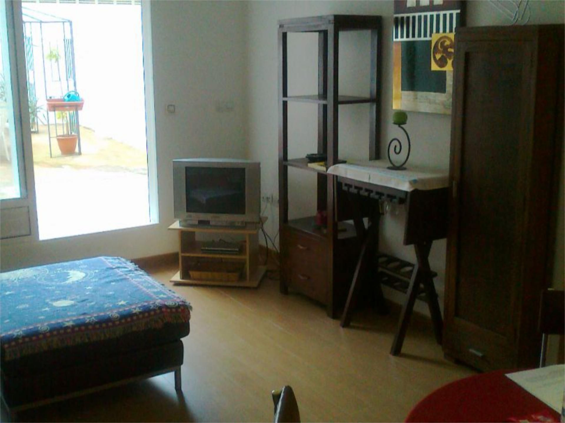 Habitación de Piso de alquiler en  Valencia Capital con Parquet, Terraza y Amueblado