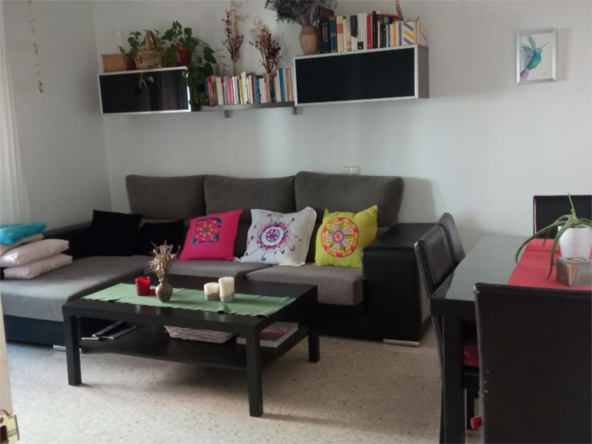 Living room of Flat to share in  Sevilla Capital  with Air Conditioner, Furnished and Balcony