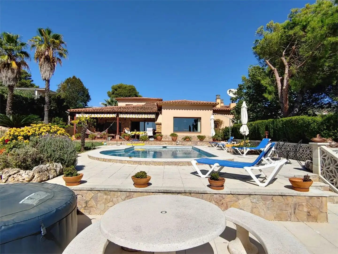 Houses for sale in Carrer Holanda, 3, Canyelles Garden of Houses for sale in Lloret de Mar with Terrace and Swimming Pool