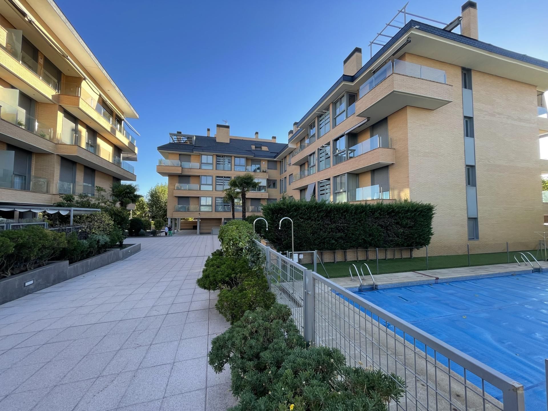 Exterior view of Flat to rent in Boadilla del Monte  with Air Conditioner, Terrace and Swimming Pool