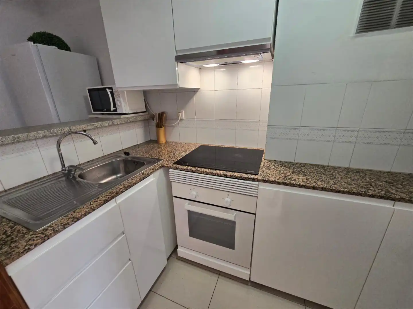 Cocina de Dúplex para compartir en Arona con Jardín privado, Terraza y Amueblado