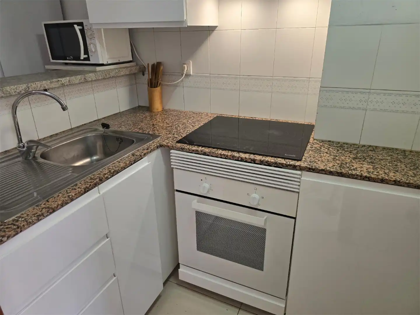 Cocina de Dúplex para compartir en Arona con Jardín privado, Terraza y Amueblado