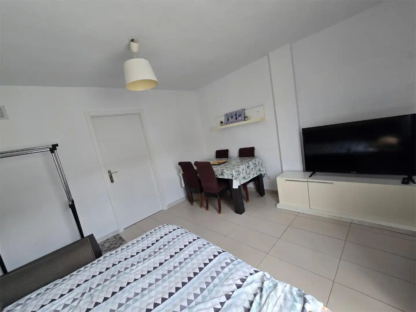 Habitación de Dúplex para compartir en Arona con Jardín privado, Terraza y Amueblado