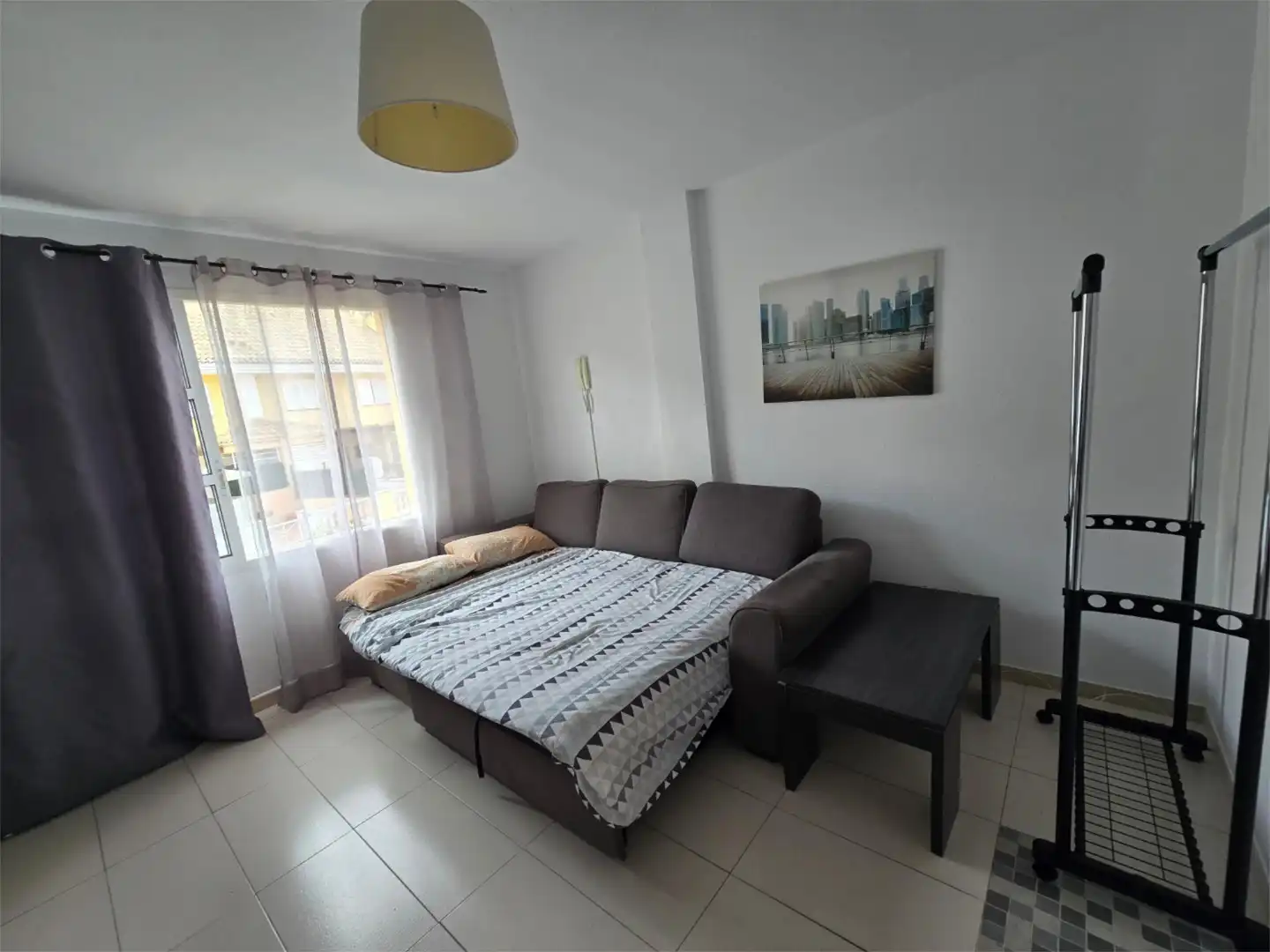 Habitación de Dúplex para compartir en Arona con Jardín privado, Terraza y Amueblado