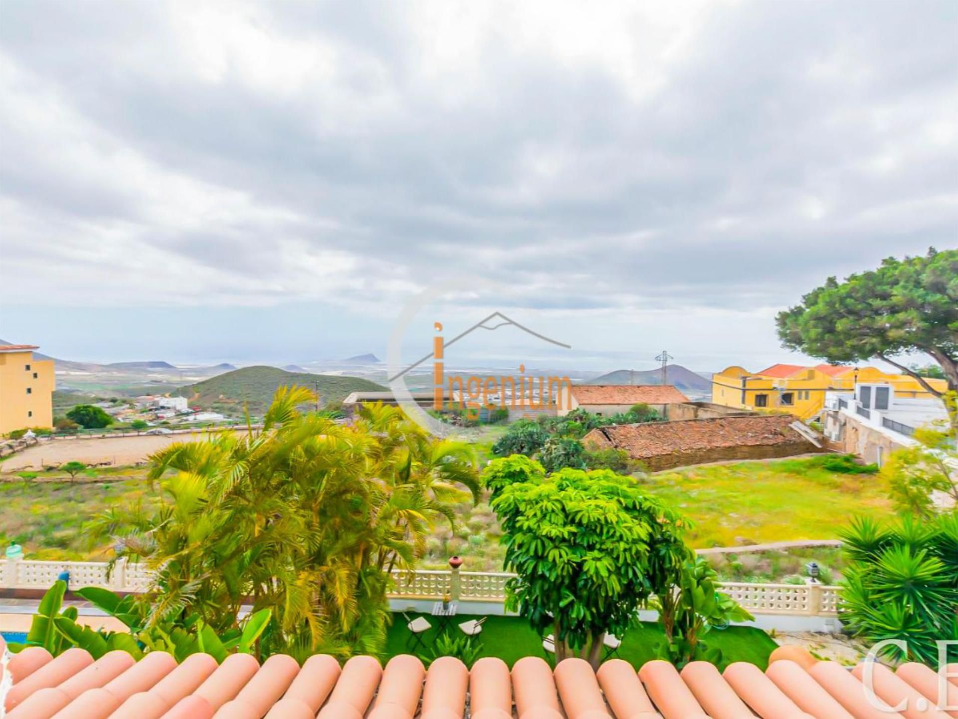 Vista exterior de Casa o xalet en venda en San Miguel de Abona amb Aire condicionat, Terrassa i Piscina