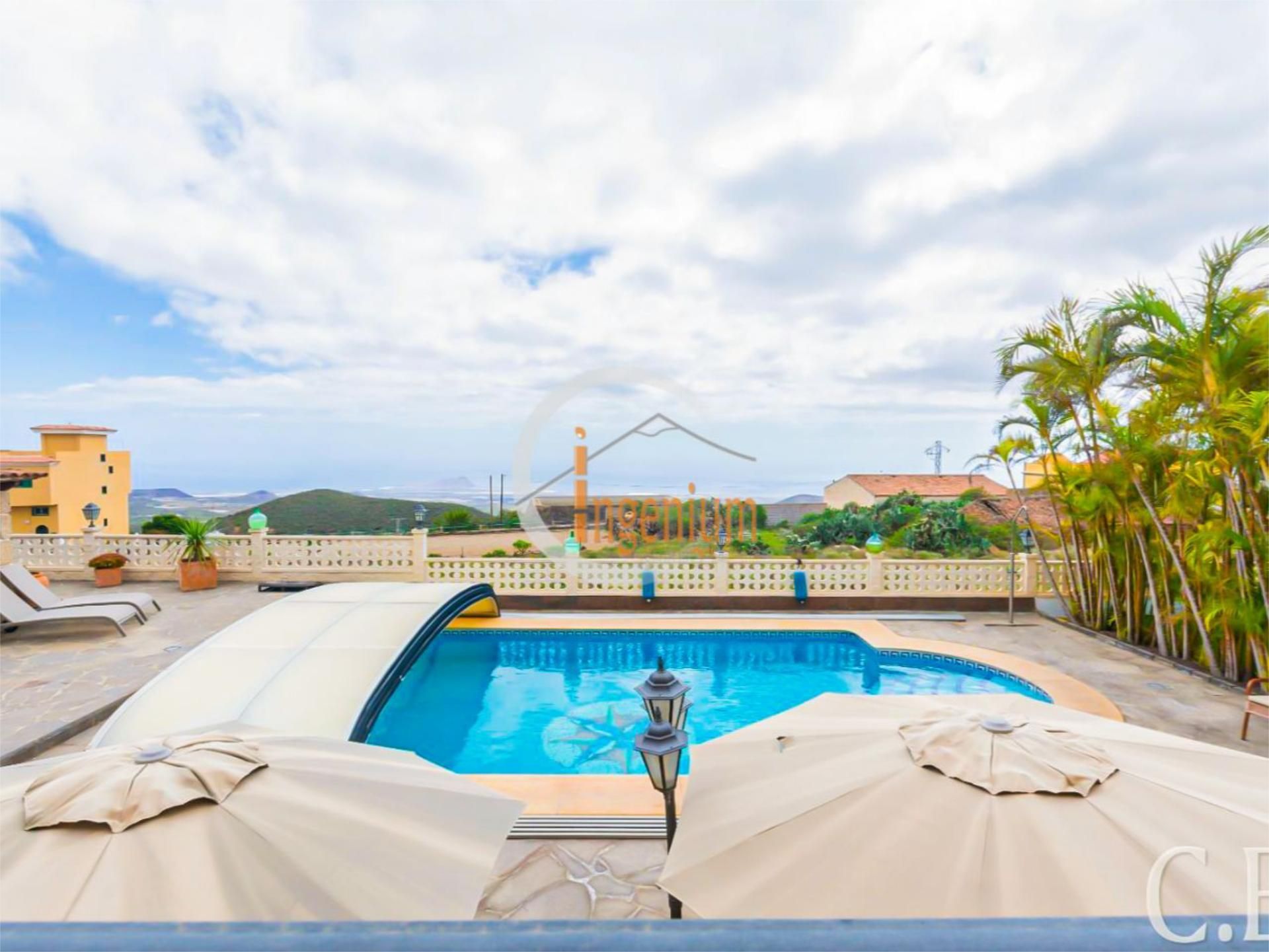 Vista exterior de Casa o xalet en venda en San Miguel de Abona amb Aire condicionat, Terrassa i Piscina
