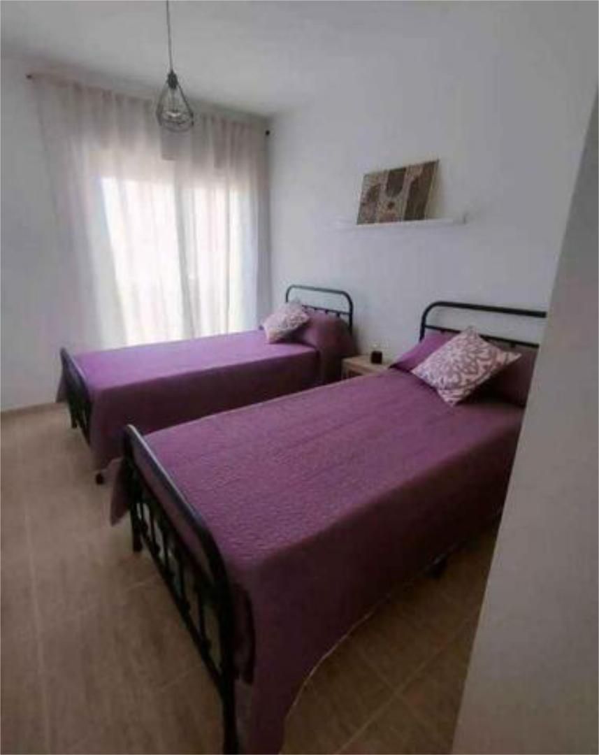 Habitación de Piso de alquiler en  Almería Capital con Calefacción, Trastero y Amueblado