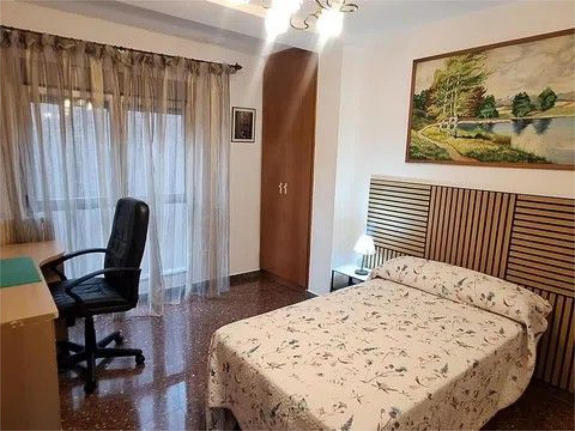 Bedroom of Flat to share in  Zaragoza Capital  with Air Conditioner, Heating and Furnished