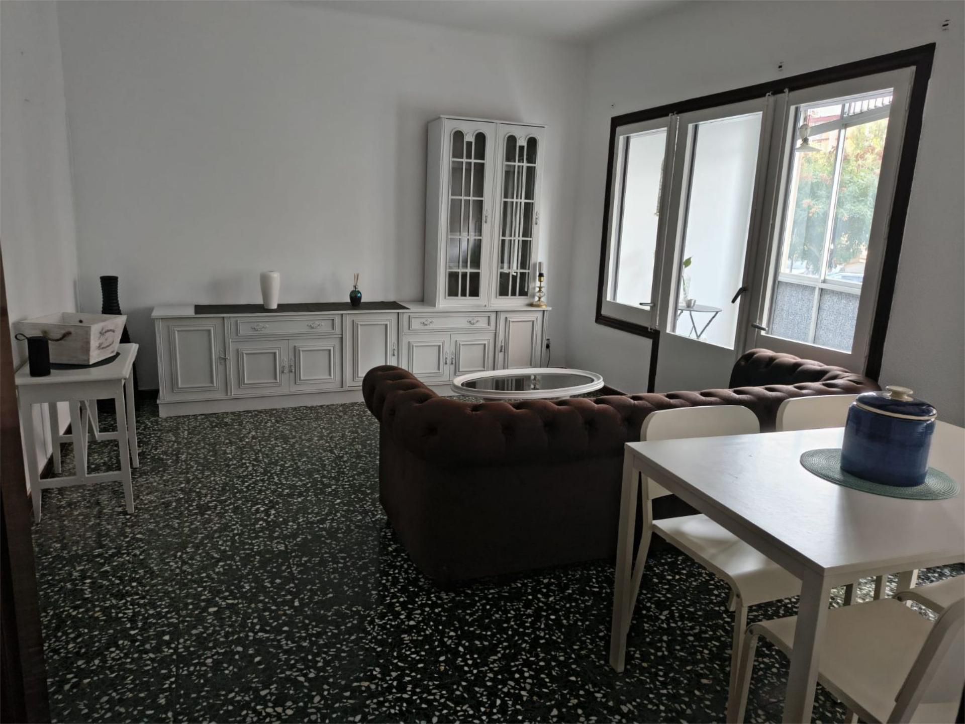 Sala d'estar de Pis de lloguer en Cornellà de Llobregat amb Balcó