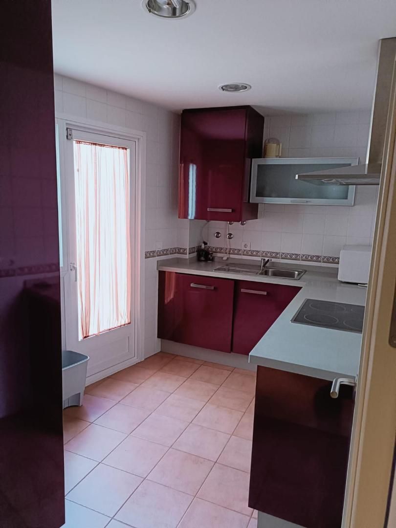 Cuina de Pis de lloguer en Motril amb Aire condicionat, Calefacció i Moblat