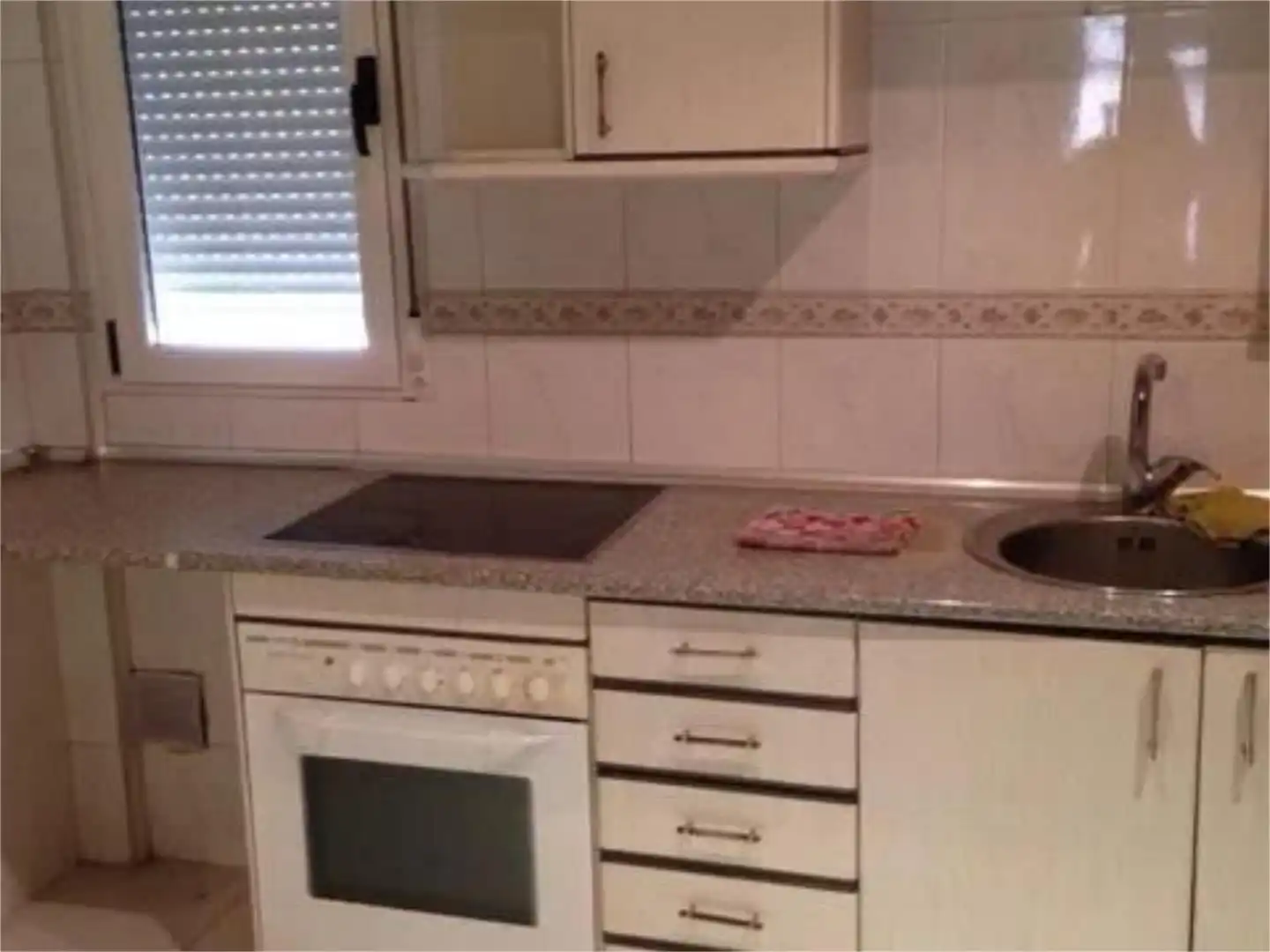 Piso en venta en Calle Canales, 8, Arévalo Cocina de Piso en venta en Arévalo con Calefacción, Parquet y Trastero