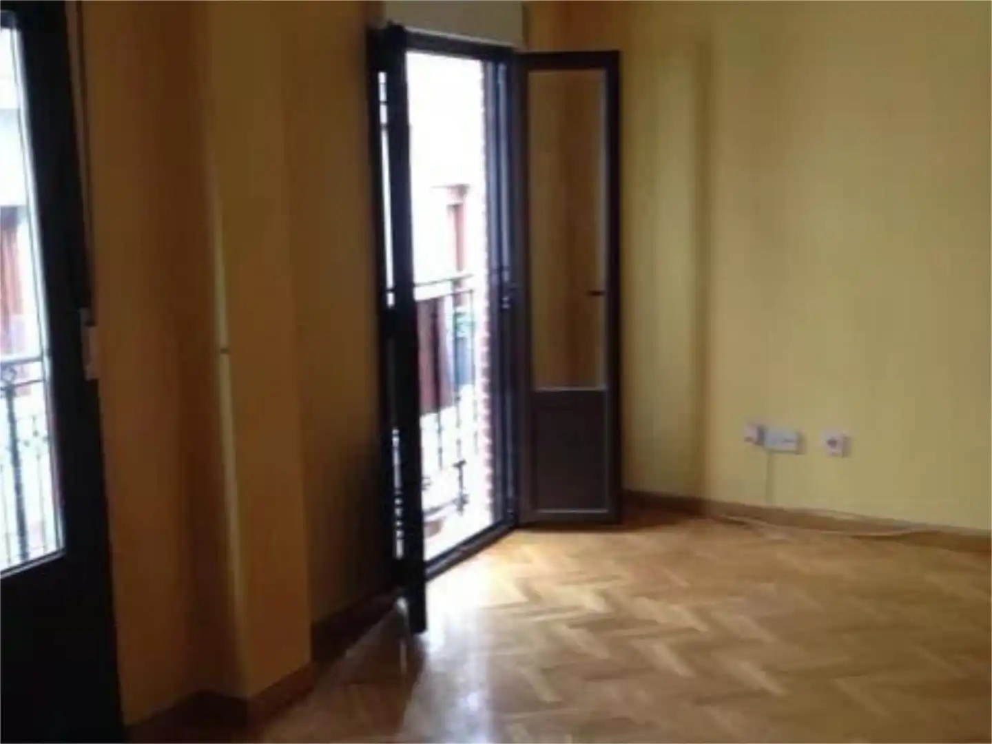 Piso en venta en Calle Canales, 8, Arévalo Habitación de Piso en venta en Arévalo con Calefacción, Parquet y Trastero