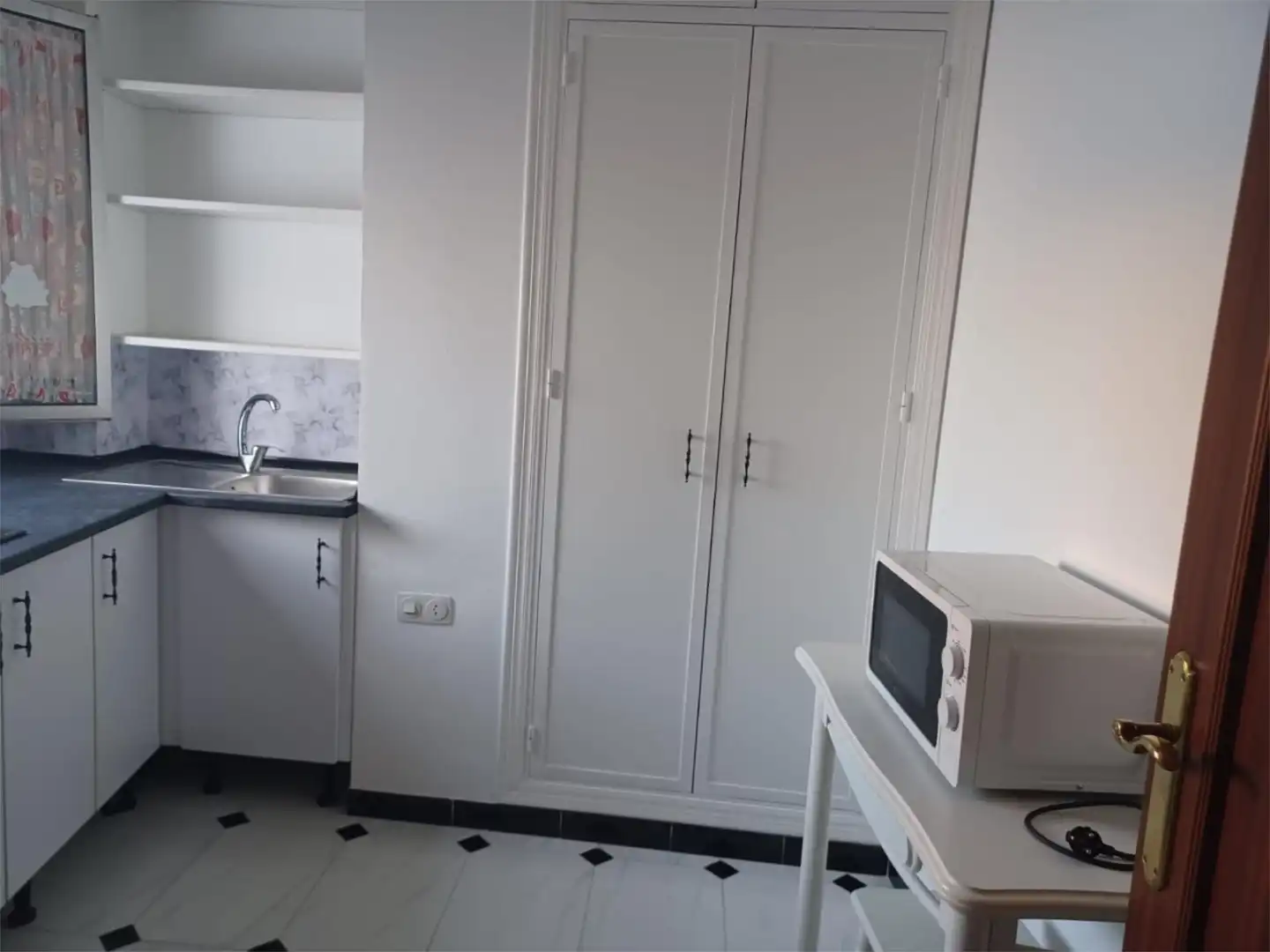 Room in Isaac Peral, 76, Arco Norte - Avda. España Kitchen of Flat for share in Dos Hermanas with Air Conditioner, Heating and Furnished