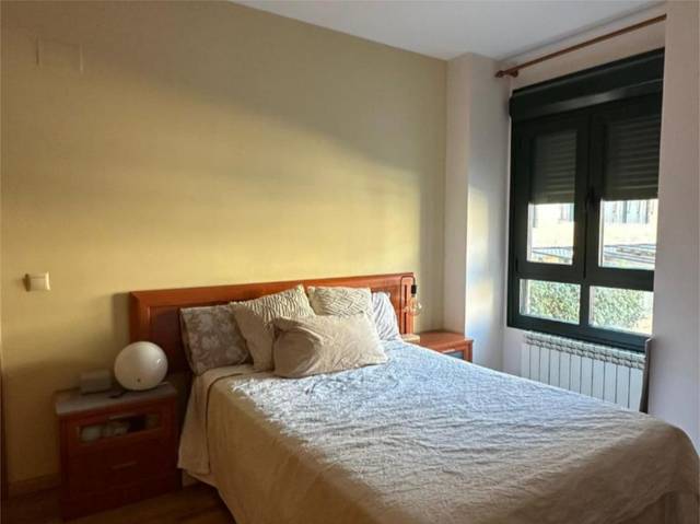 Piso en Alquiler en Calle de la Presa, 59 en Montserrat - Parque Empresarial