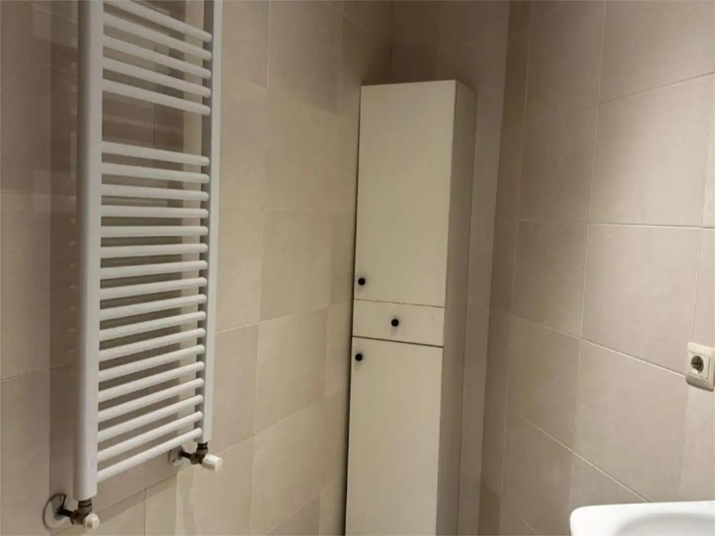 Flat for rent in Calle de la Presa, 59, Montserrat - Parque Empresarial Bathroom of Flat for rent in San Fernando de Henares with Air Conditioner, Heating and Parquet flooring