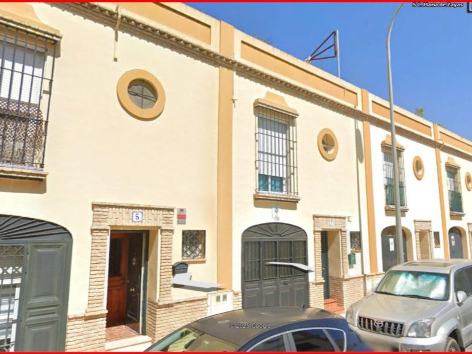 Vista exterior de Casa adosada en venda en Alcalá de Guadaira amb Traster i Balcó