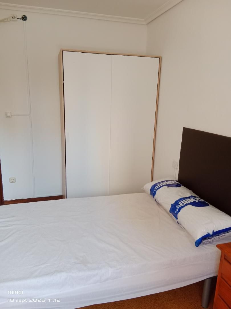 Habitación de Piso para compartir en Avilés con Calefacción, Amueblado y Horno