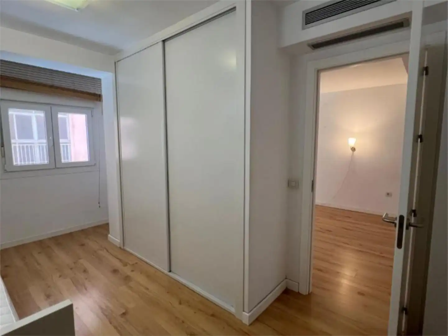 Wohnung zum Verkauf in Strasse Calle Granada, 154, Barrio Alto - San Félix Schlafzimmer von Wohnung zum Verkauf in Almería Capital mit Klimaanlage