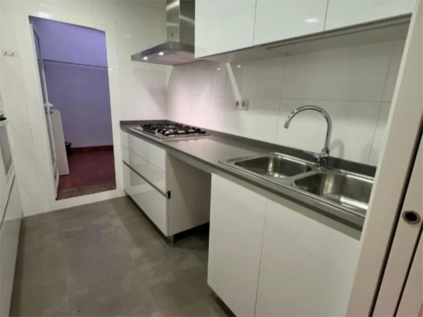 Wohnung zum Verkauf in Strasse Calle Granada, 154, Barrio Alto - San Félix Küche von Wohnung zum Verkauf in Almería Capital mit Klimaanlage