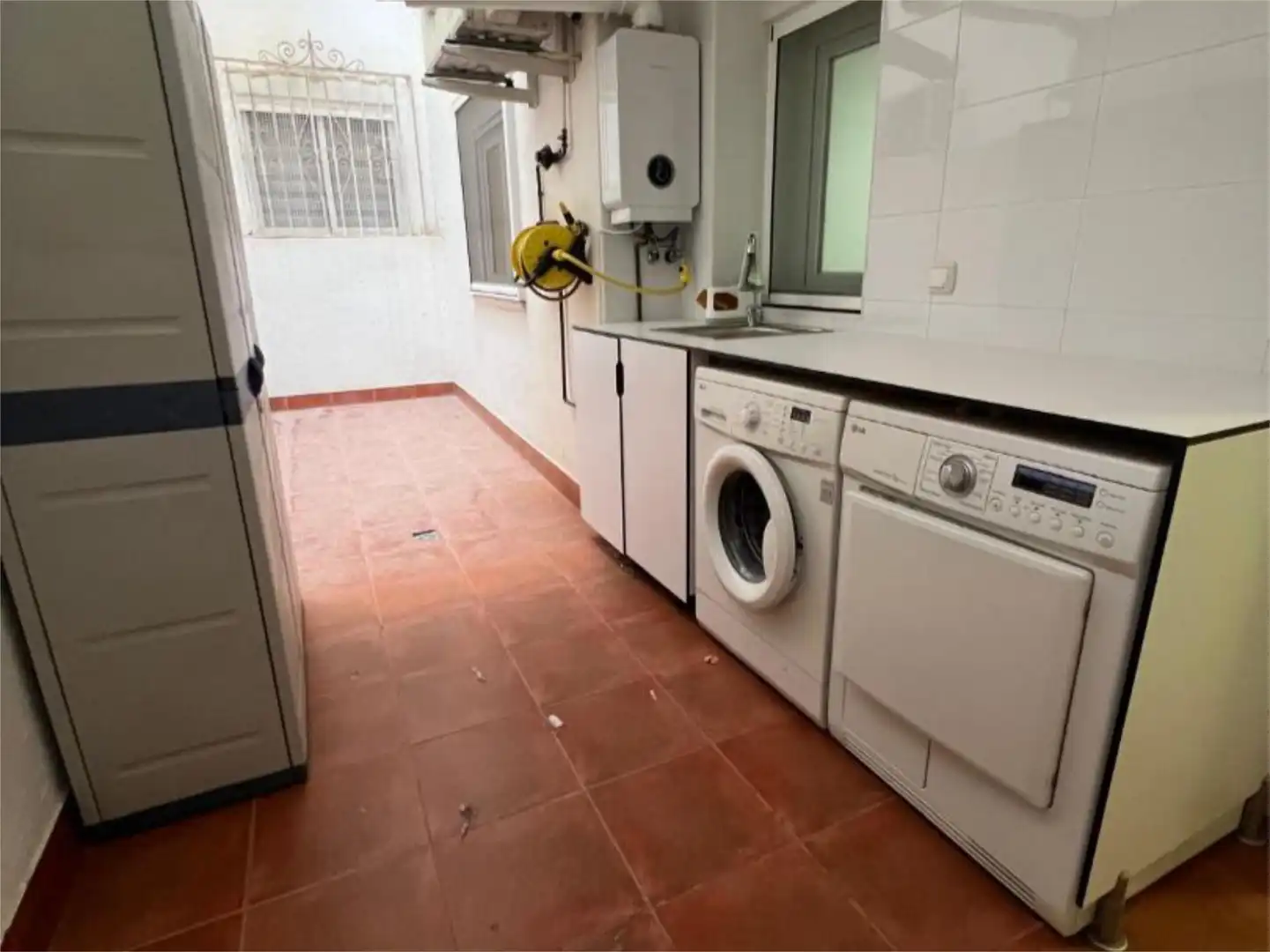 Wohnung zum Verkauf in Strasse Calle Granada, 154, Barrio Alto - San Félix Küche von Wohnung zum Verkauf in Almería Capital mit Klimaanlage