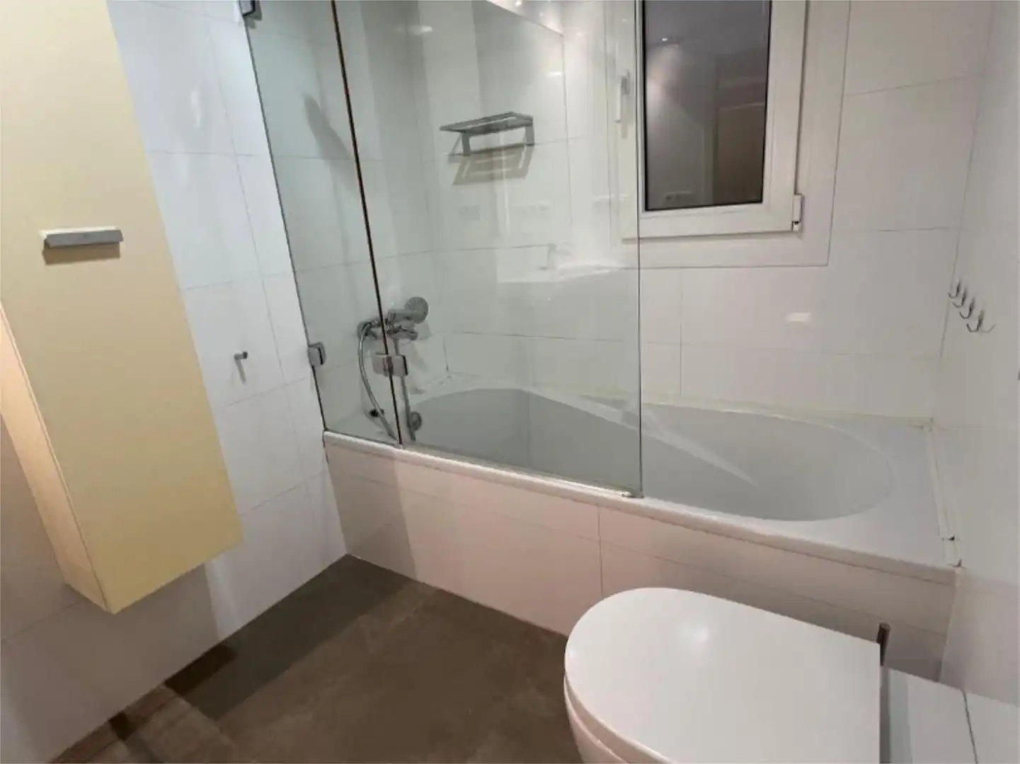 Wohnung zum Verkauf in Strasse Calle Granada, 154, Barrio Alto - San Félix Badezimmer von Wohnung zum Verkauf in Almería Capital mit Klimaanlage
