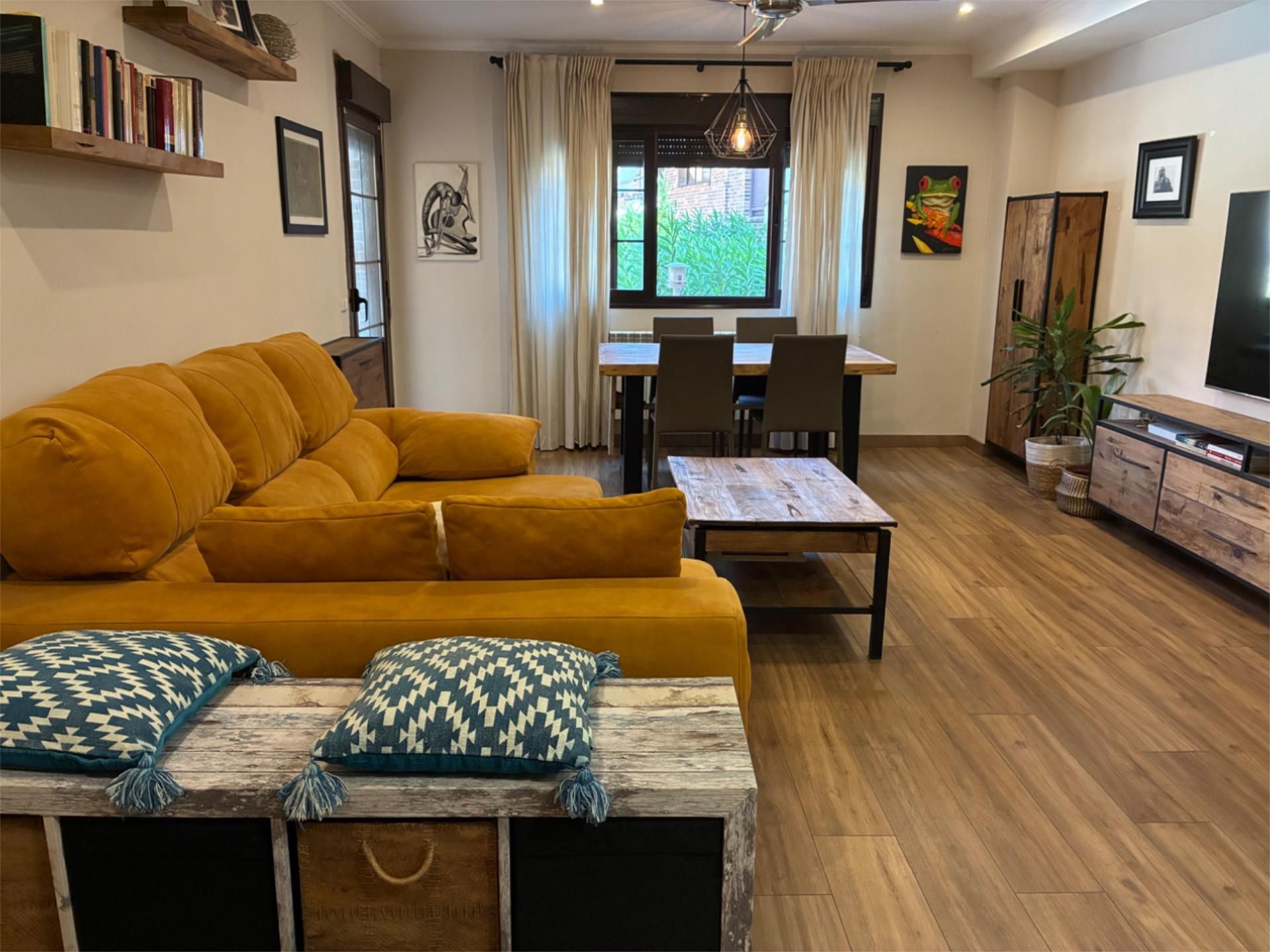 Living room of Flat for sale in El Escorial  with Heating, Terrace and Swimming Pool