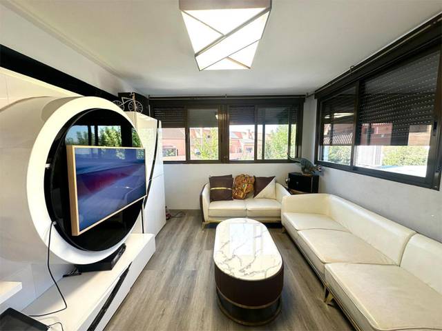 Piso en Venta en Calle Abril, 44 en Rejas