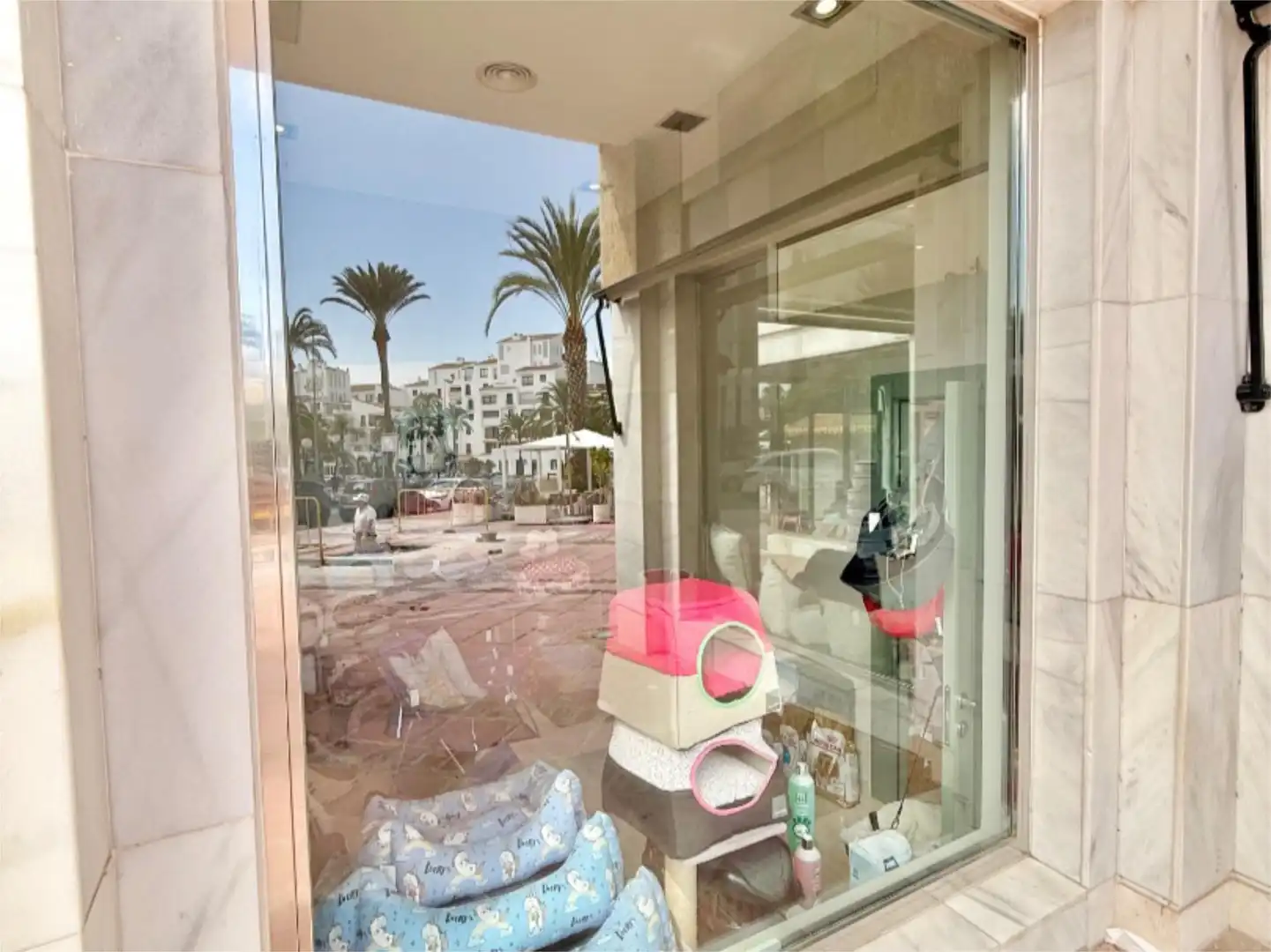 Geschaftsraum zur ubertragung in Avenida Playas del Duque, Puerto Banús Außenansicht von Geschaftsraum zur ubertragung in Marbella mit Klimaanlage, Heizung und Möbliert
