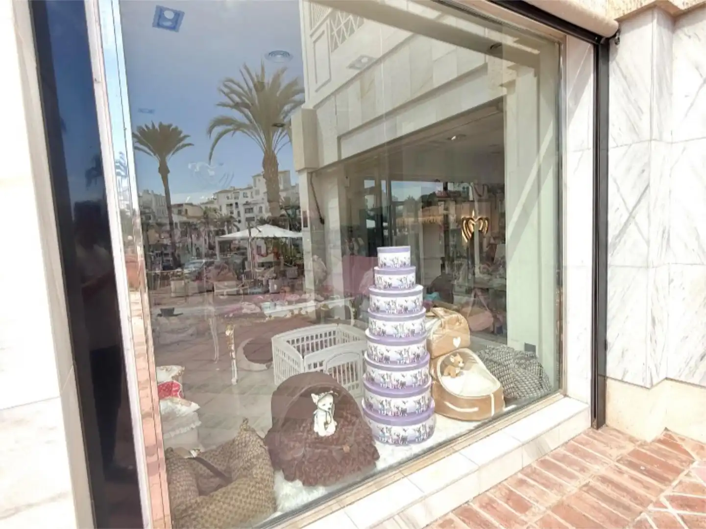 Geschaftsraum zur ubertragung in Avenida Playas del Duque, Puerto Banús Geschaftsraum zur ubertragung in Marbella mit Klimaanlage, Heizung und Möbliert