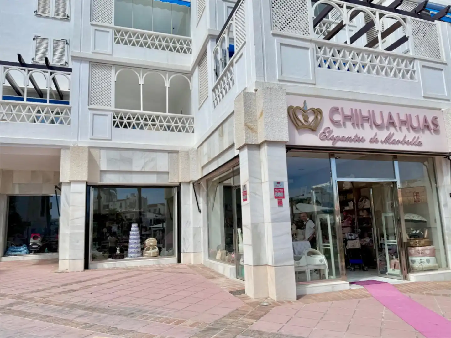 Geschaftsraum zur ubertragung in Avenida Playas del Duque, Puerto Banús Außenansicht von Geschaftsraum zur ubertragung in Marbella mit Klimaanlage, Heizung und Möbliert