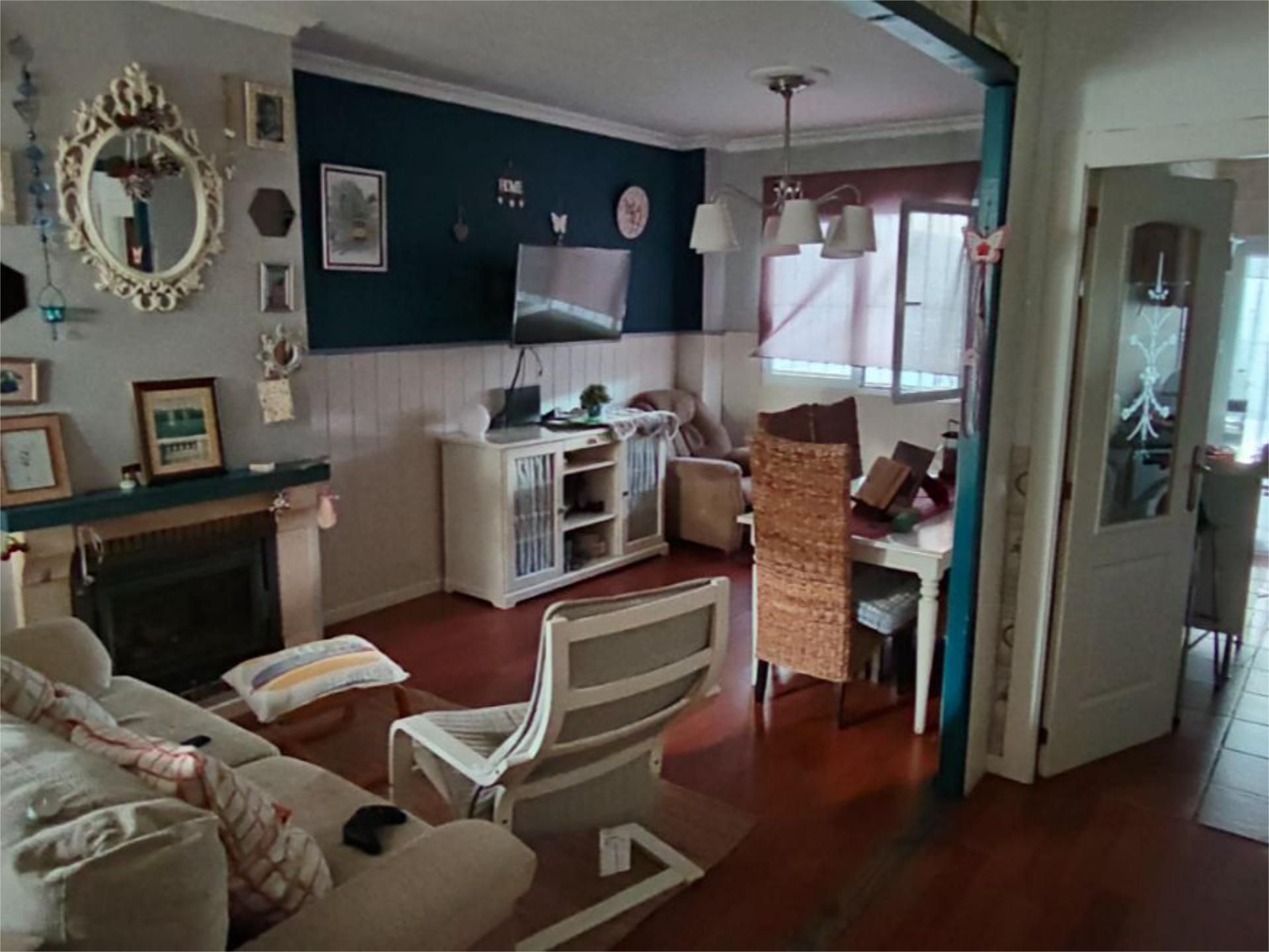 Living room of Single-family semi-detached for sale in Valencina de la Concepción  with Swimming Pool and Balcony