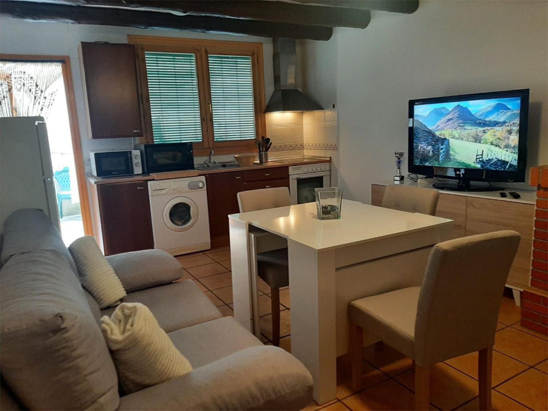 Living room of Single-family semi-detached to rent in Azuara  with Heating, Terrace and Furnished