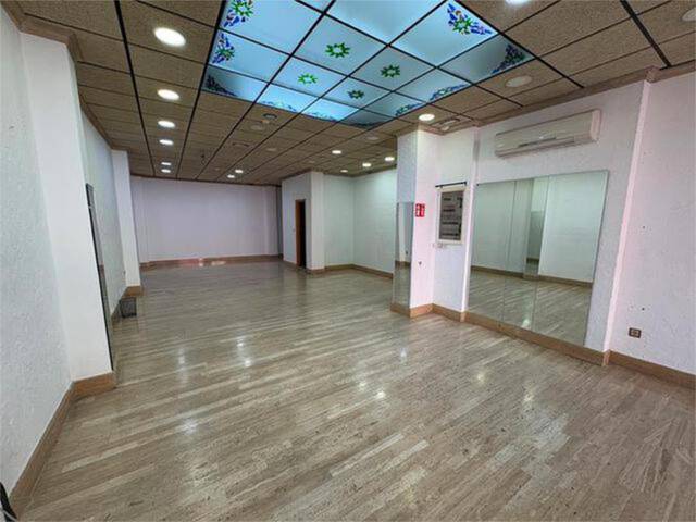 Local comercial en Alquiler en Novelda