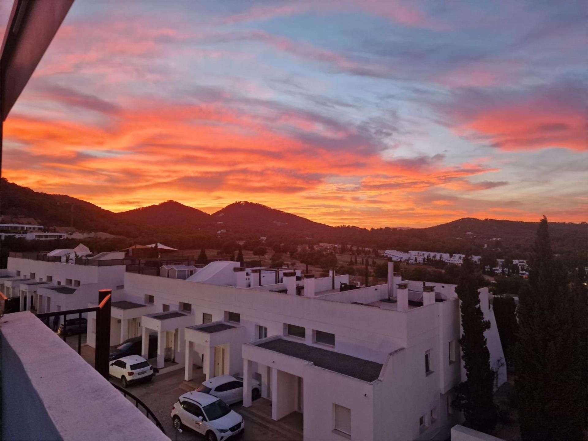 Vista exterior de Casa adosada en venda en Santa Eulària des Riu amb Aire condicionat, Terrassa i Piscina