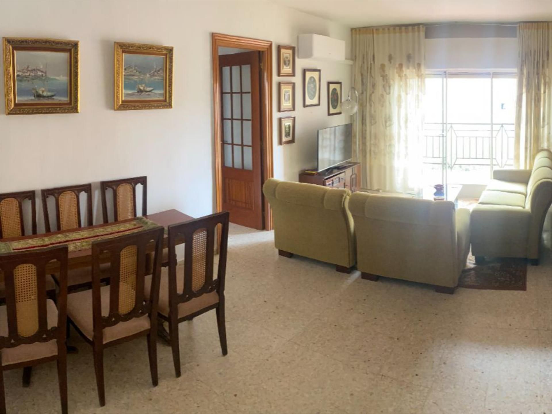 Comedor de Piso de alquiler en  Madrid Capital con Aire acondicionado, Terraza y Balcón
