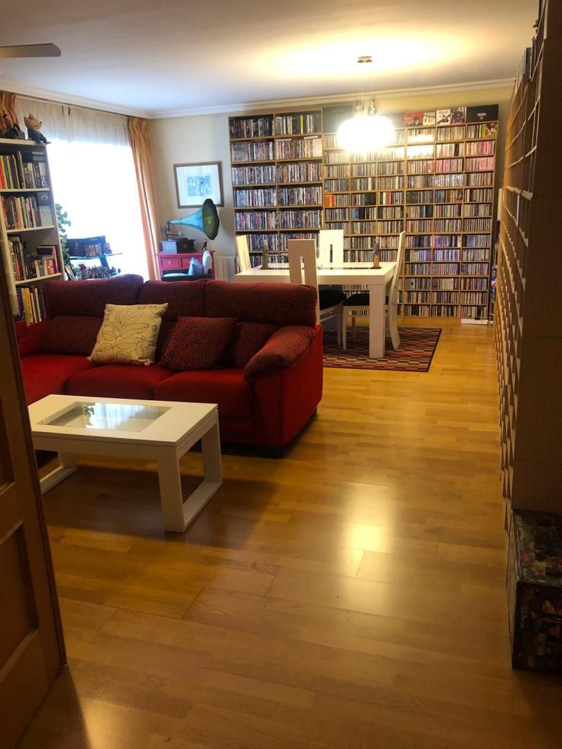 Sala d'estar de Pis en venda en Las Rozas de Madrid amb Aire condicionat i Balcó