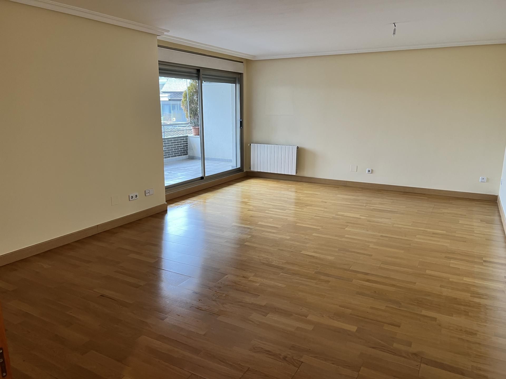 Sala d'estar de Pis en venda en Las Rozas de Madrid amb Aire condicionat, Calefacció i Parquet