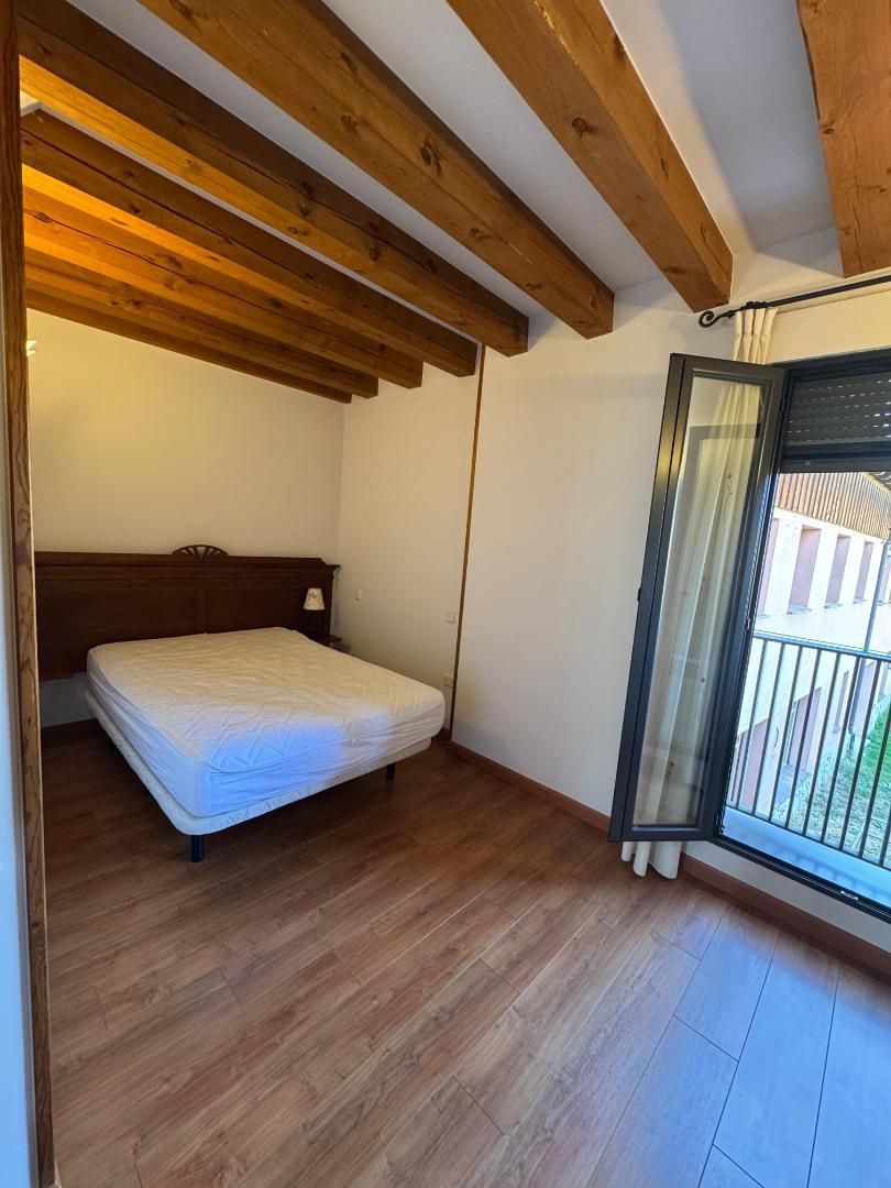 Dormitori de Pis de lloguer en Real Sitio de San Ildefonso amb Calefacció, Parquet i Moblat
