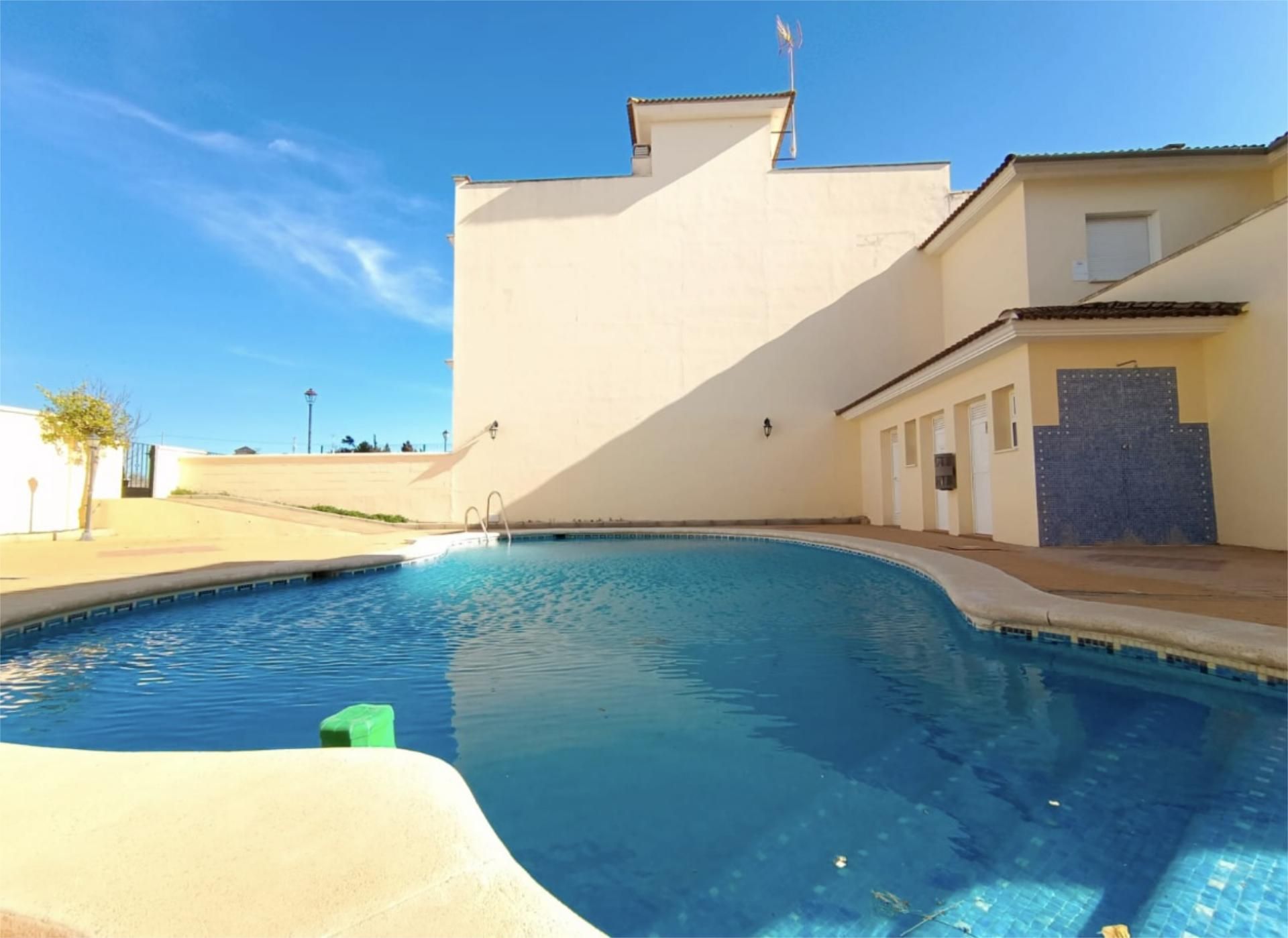 Piscina de Casa adosada en venda en Fuente de Piedra amb Terrassa i Piscina