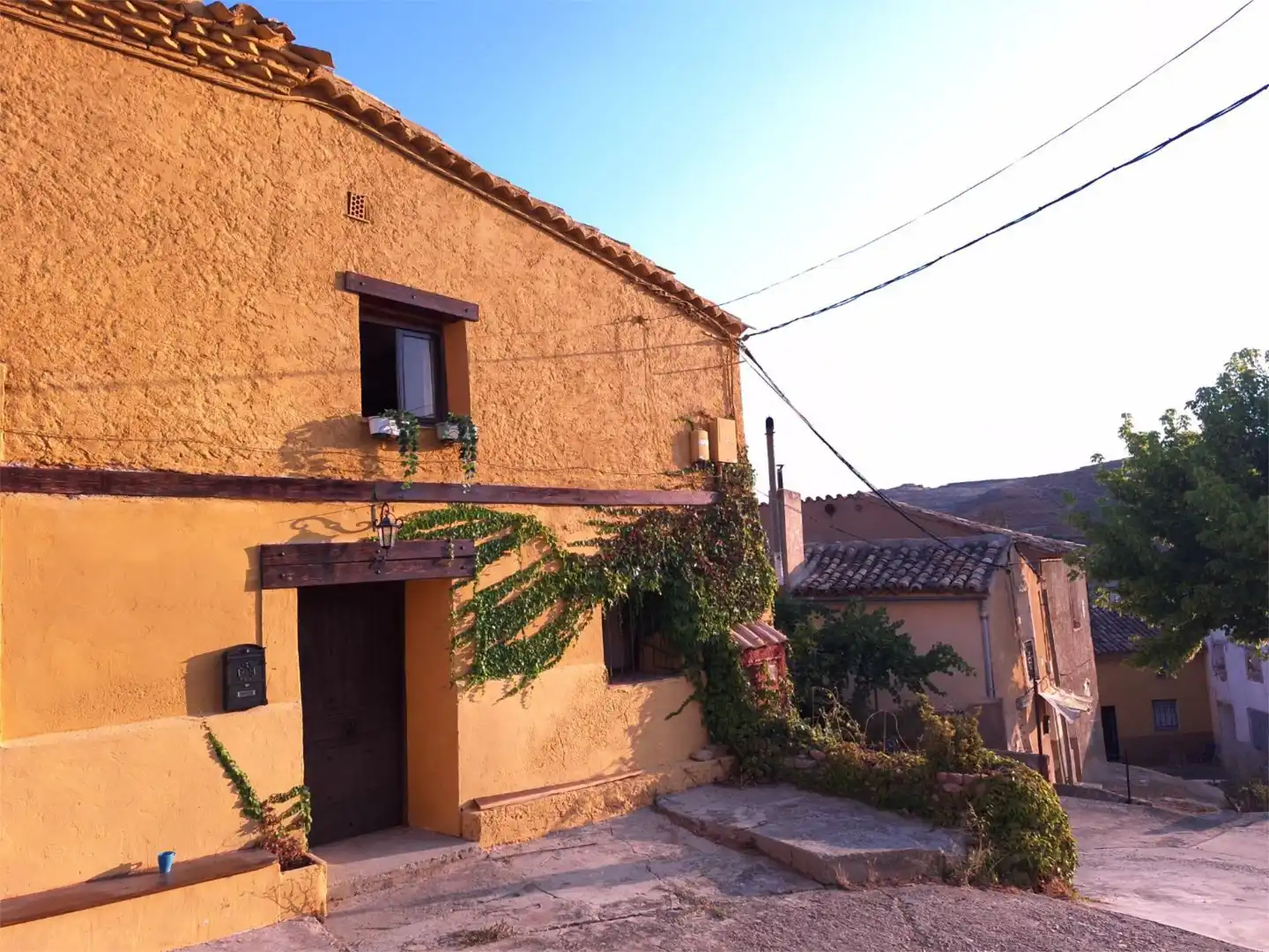 Vista exterior de Casa adosada en venta en Santa María de Huerta